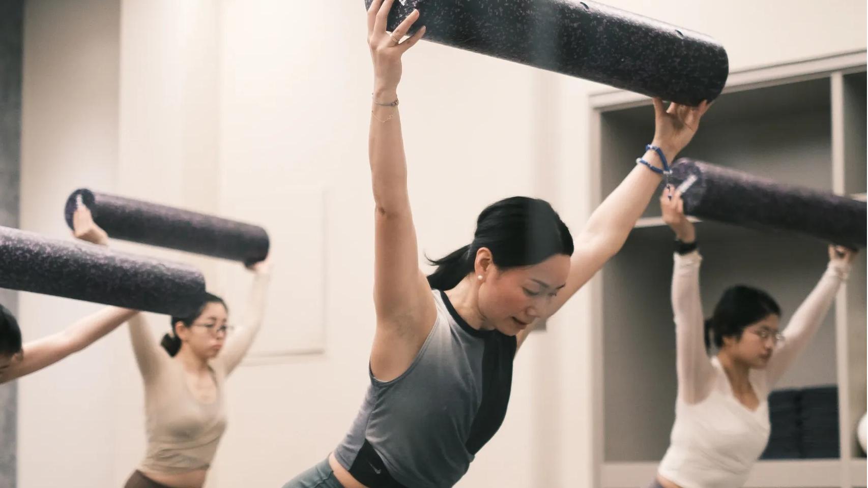 女生想要直角肩？这9个瑜伽动作要常练！