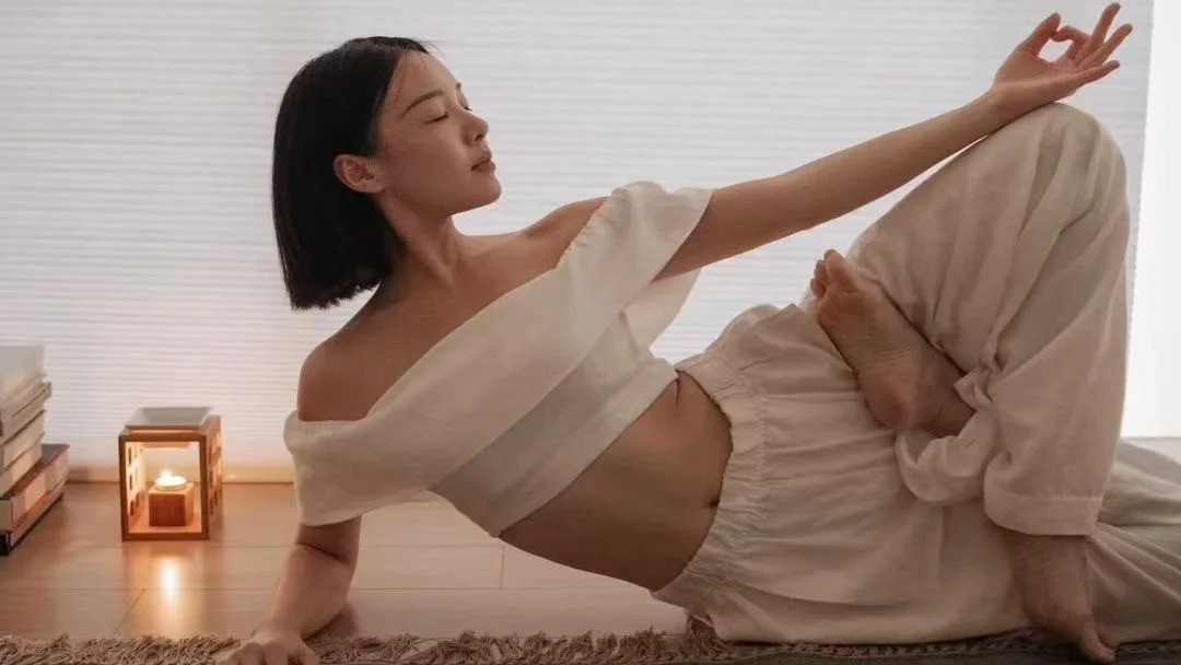 起床后做这个瑜伽体式，让你忙活一整天都不会累！简单易做！