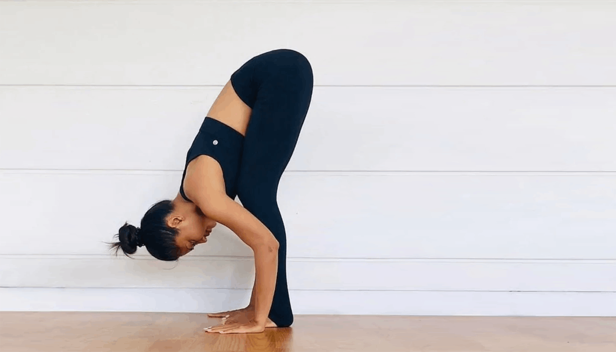 瑜伽前屈练的好，人到60不显老！